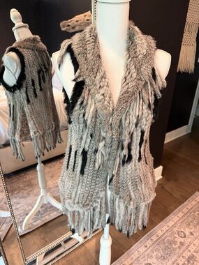 GABY & EDEN GRAY RABBIT RACOON KNIT  VEST SIZE M